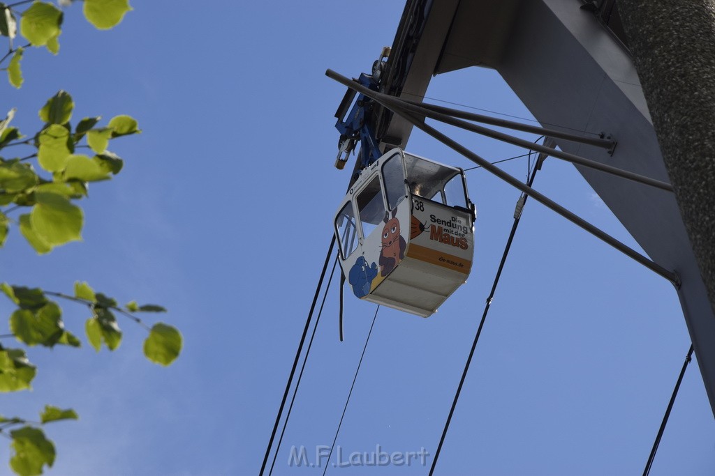 Koelner Seilbahn Gondel blieb haengen Koeln Linksrheinisch P003.JPG - Miklos Laubert